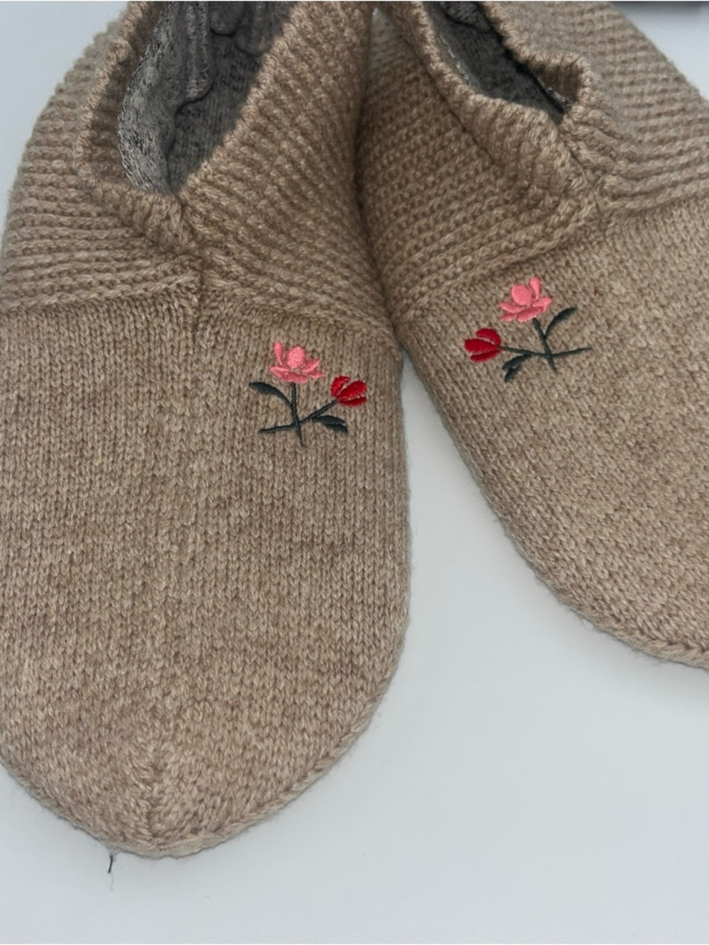 Bombas Tan Cozy Gripping Slippers with Pink & Red Flower Embroidery Medium - Picture 7 of 9